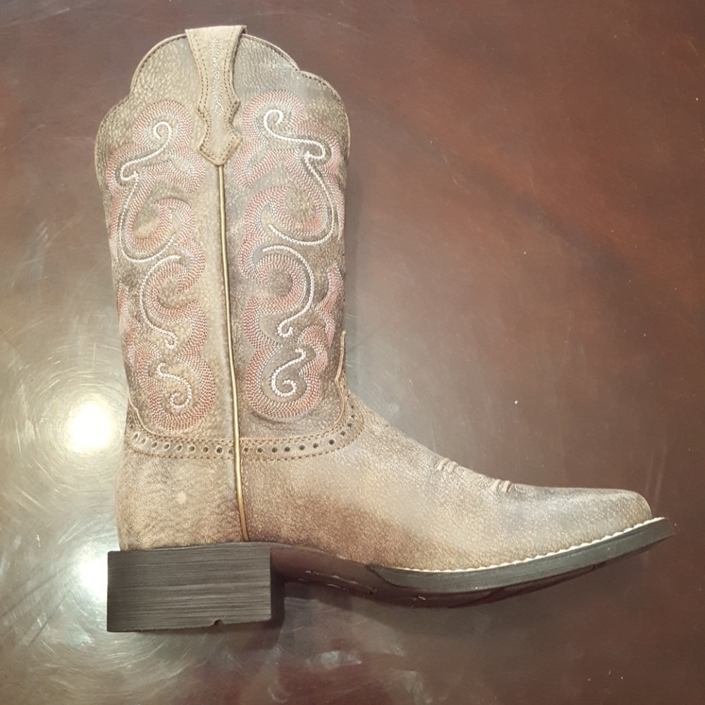 Ariat size 6